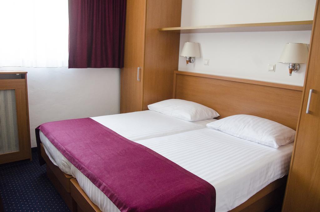 Hotel Petka 3*